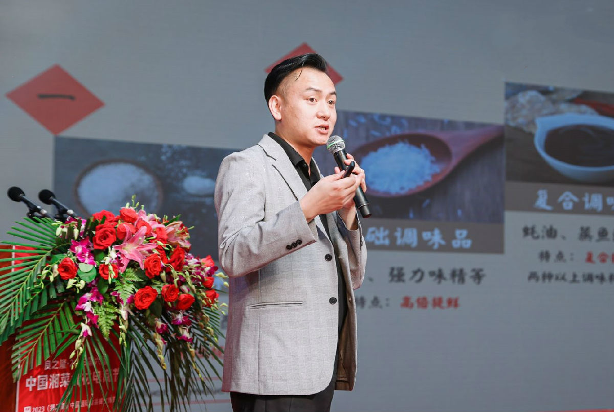 何青.jpg 糖心视频